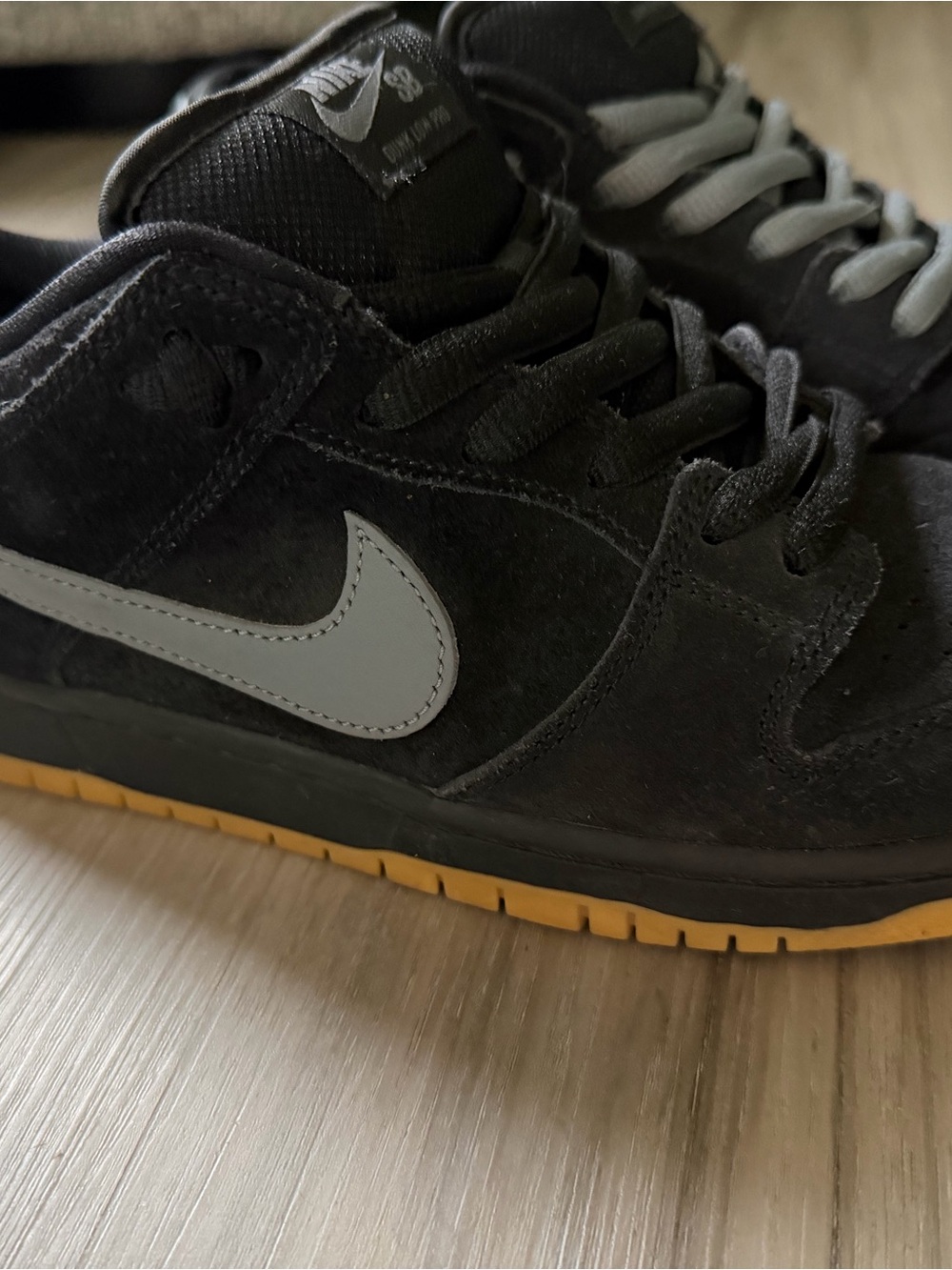 Nike SB Dunk Low Pro Black Gum CD2563-006 Men’s Sneakers - Picture 2 of 5